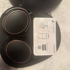 Sennheiser Momentum 4 Headphones in Black and Gold trim Excellent Condition